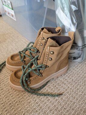 NWOT Naguisa Kaus Hiker Boots